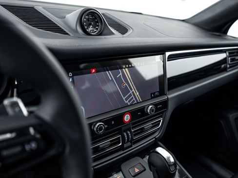 Certified 2026 Porsche Macan Turbo AWD/4WD image 13