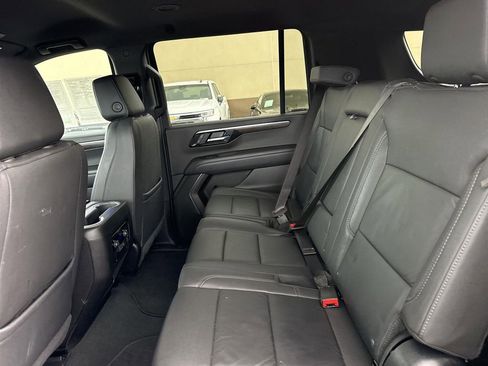 Used 2025 Chevrolet Suburban Z71 image 22