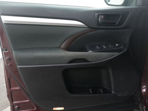 Used 2019 Toyota Highlander LE image 20