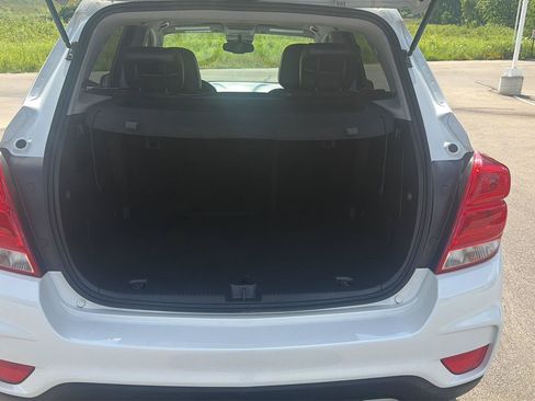 Used 2021 Chevrolet Trax LT w/ LT Convenience Package FWD image 11