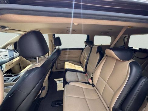 Used 2017 Kia Sedona LX w/ LX Essentials Premium Package FWD image 13