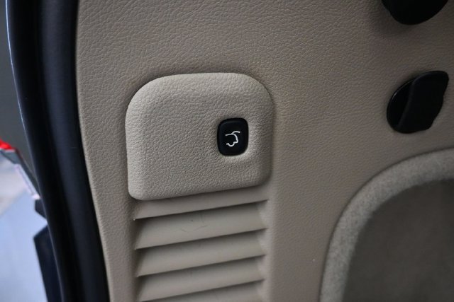 Used 2019 Jeep Grand Cherokee Overland AWD/4WD image 32