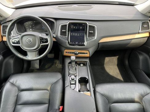 Used 2021 Volvo XC90 T5 Momentum AWD/4WD image 2