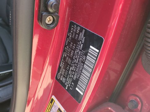 Certified 2025 Hyundai Venue Limited FWD image 39