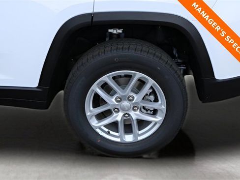 New 2025 Jeep Grand Cherokee Laredo X w/ Luxury Tech Group I image 9