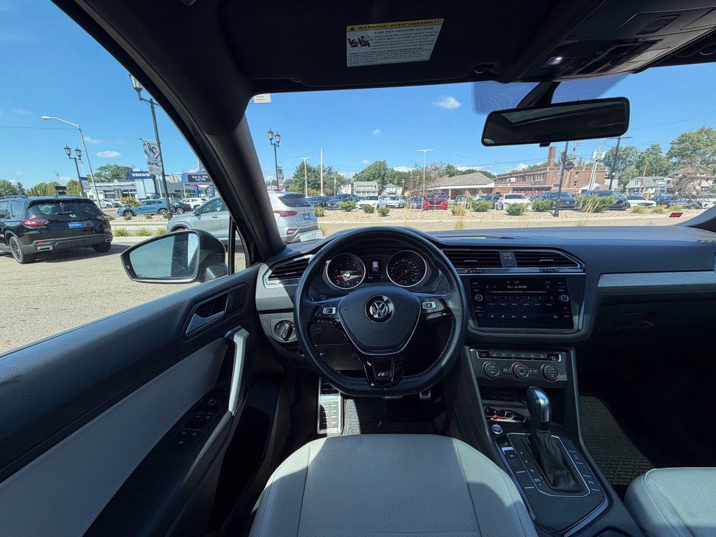 Used 2020 Volkswagen Tiguan SE R-Line FWD image 11