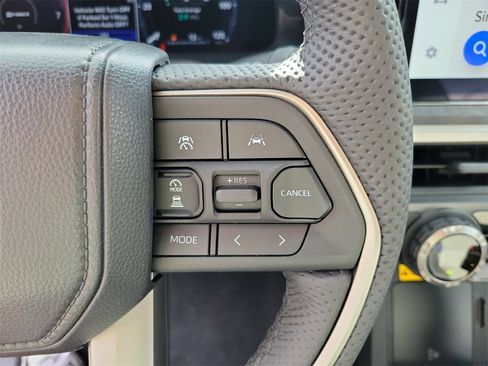 Used 2025 Toyota Tacoma Limited image 20