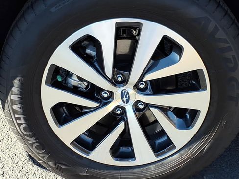 Certified 2025 Subaru Outback Premium w/ Popular Package #1A image 9