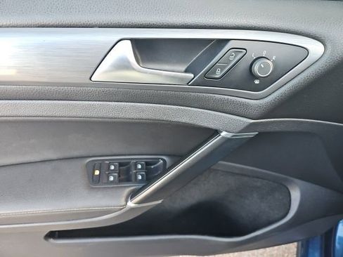 Used 2021 Volkswagen Golf 4-Door image 16