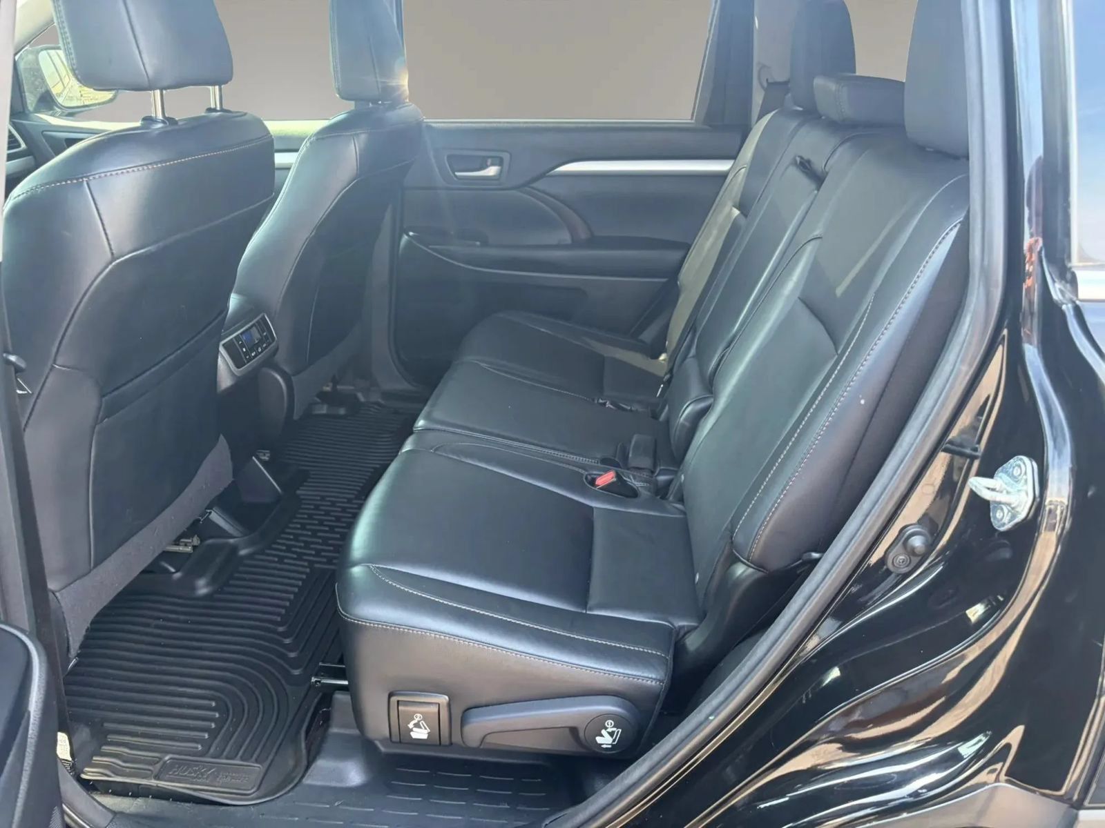 Used 2015 Toyota Highlander XLE AWD/4WD image 28