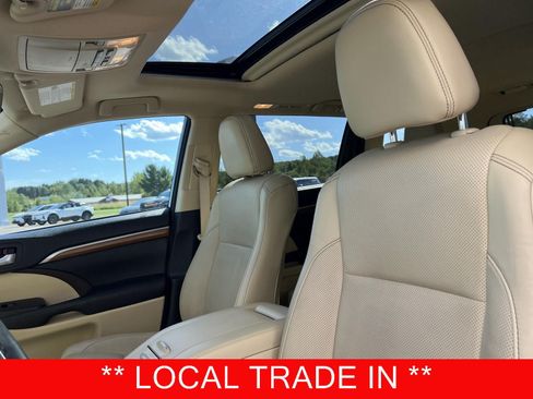 Used 2017 Toyota Highlander Limited AWD/4WD image 2