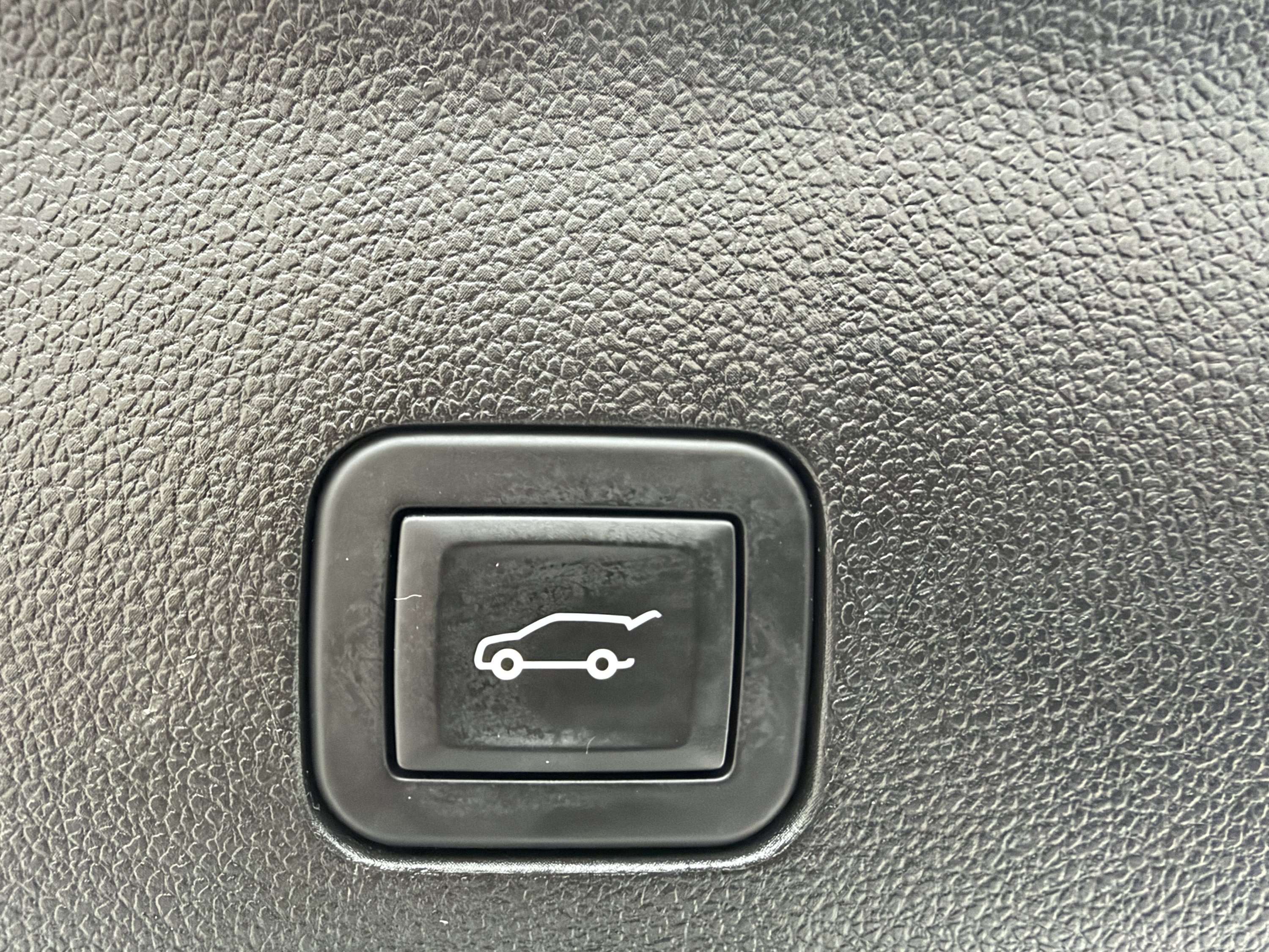 Used 2025 GMC Yukon XL Denali AWD/4WD image 25