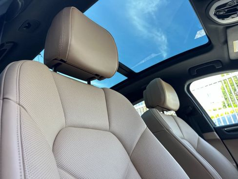 Used 2025 Porsche Macan image 18