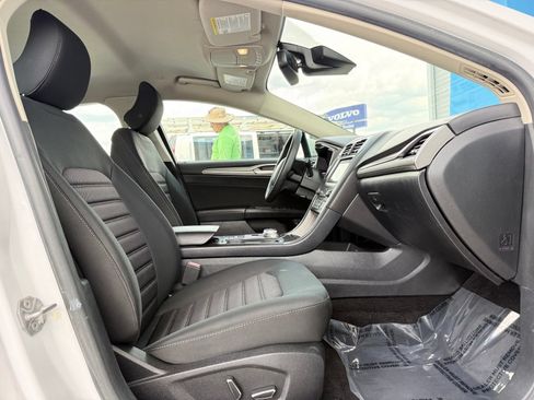 Used 2019 Ford Fusion SE FWD image 19