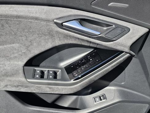 New 2025 Audi SQ6 e-tron Premium Plus image 10