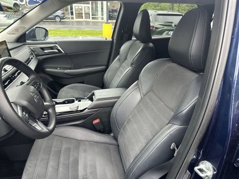 Used 2025 Mitsubishi Outlander AWD image 15