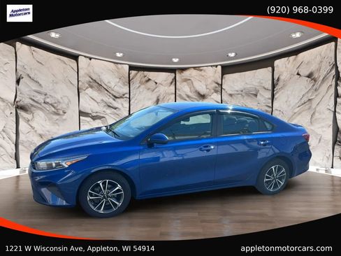 Used 2022 Kia Forte LXS FWD image 2