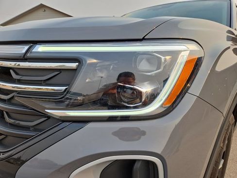 Used 2025 Volkswagen Atlas Peak Edition SE AWD/4WD image 6