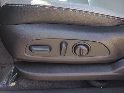 Used 2024 GMC Terrain SLT FWD image 17
