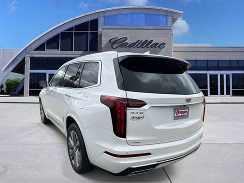 Used 2025 Cadillac XT6 Premium Luxury AWD/4WD image 6
