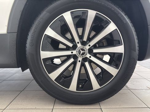 Used 2023 Mercedes-Benz GLB 250 image 32