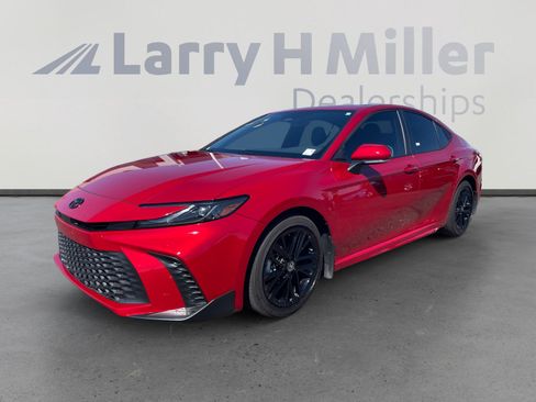 Used 2026 Toyota Camry SE w/ Convenience Package FWD image 1