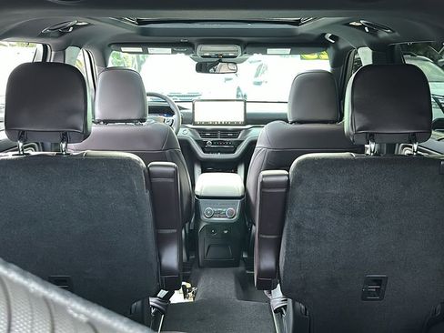 Used 2025 Ford Explorer Platinum image 34