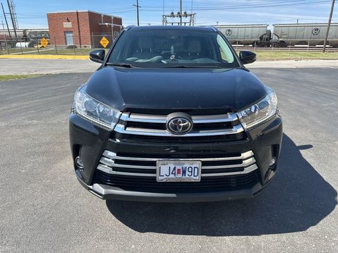 Used 2019 Toyota Highlander Limited image 2