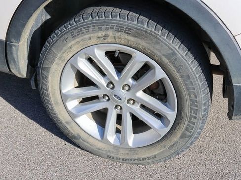 Used 2016 Ford Explorer XLT w/ Equipment Group 202A image 7