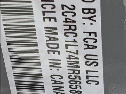 Used 2021 Chrysler Pacifica Touring-L image 15