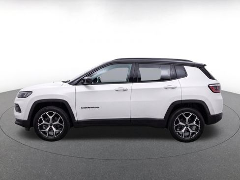 Used 2025 Jeep Compass Limited AWD/4WD image 4