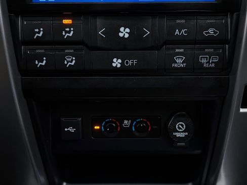 Used 2021 Toyota 4Runner Limited image 24