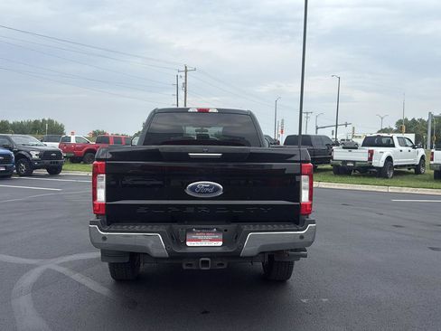 Used 2017 Ford F250 XLT w/ XLT Premium Package AWD/4WD image 4