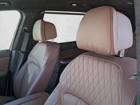Used 2024 BMW X7 M60i image 14