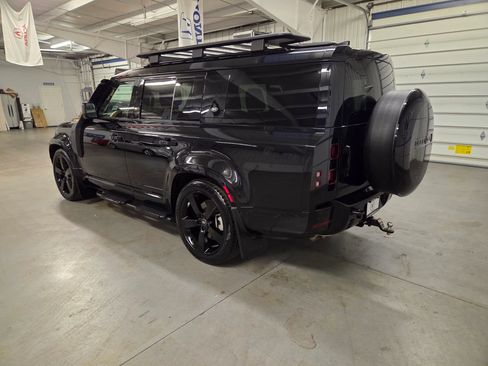 Used 2024 Land Rover Defender 130 X-Dynamic SE AWD/4WD image 4