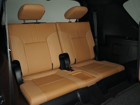 Used 2026 Lexus LX 700h Luxury AWD/4WD image 31