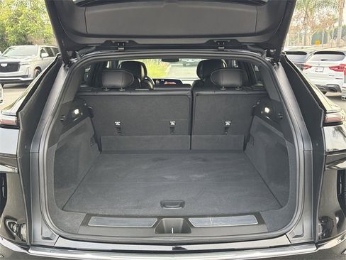 Used 2025 Cadillac Lyriq Luxury image 28