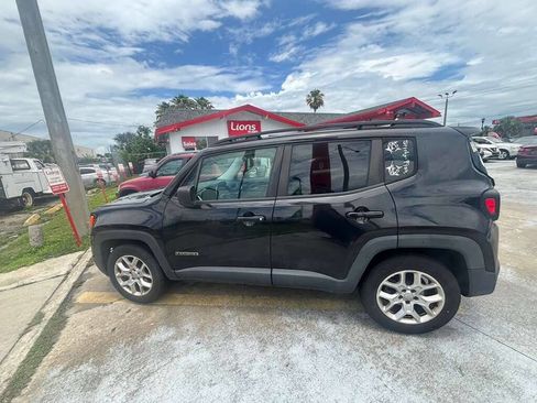 Used 2015 Jeep Renegade Latitude w/ Cold Weather Group II FWD image 1