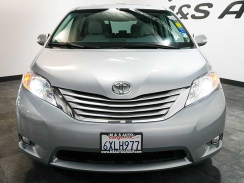 Used 2013 Toyota Sienna Limited w/ Premium Pkg FWD image 6