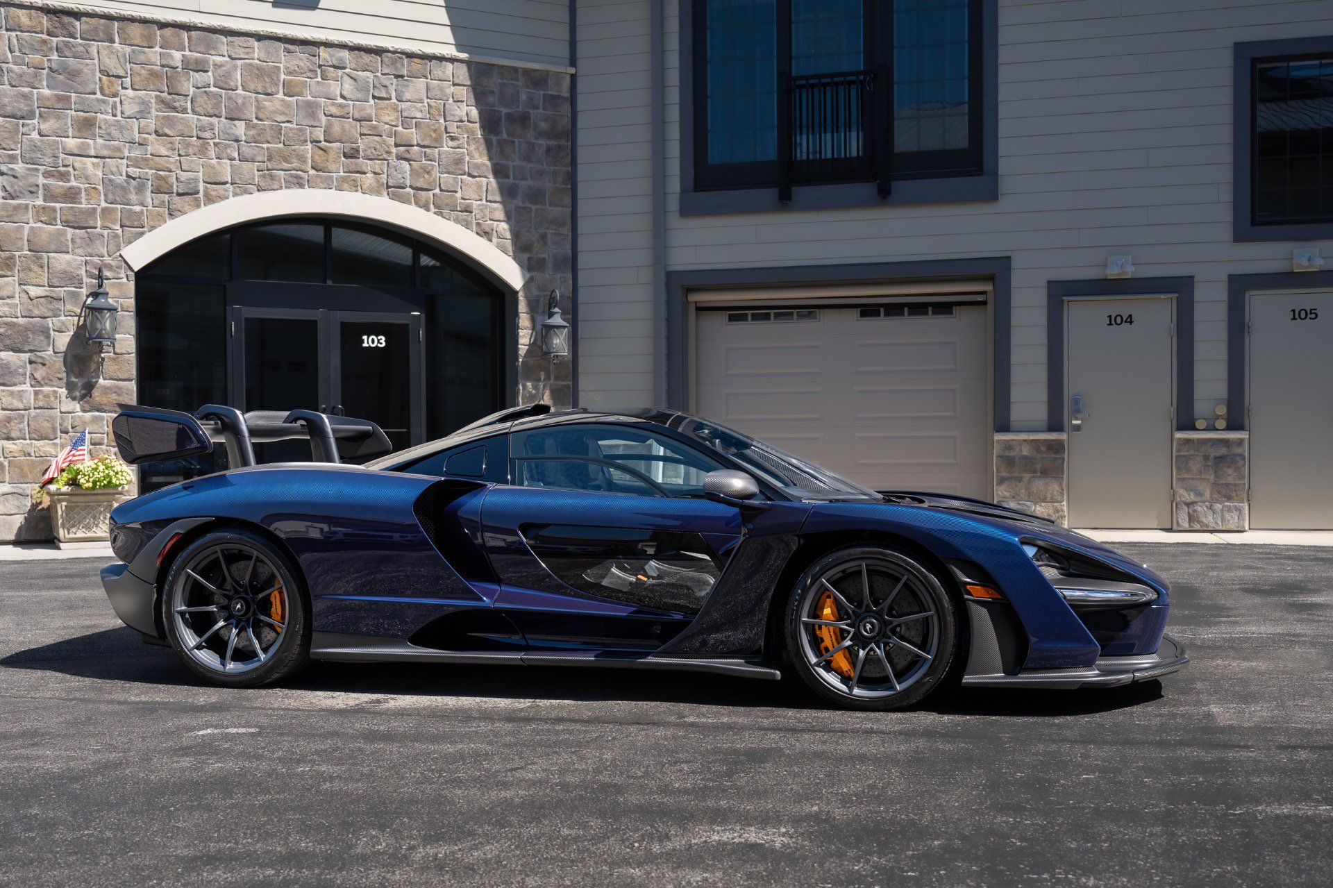 Used 2019 McLaren Senna RWD image 9