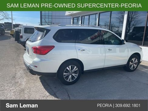 Used 2017 Nissan Pathfinder SL image 4
