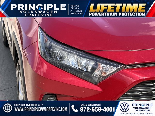 Used 2019 Toyota RAV4 LE FWD image 9