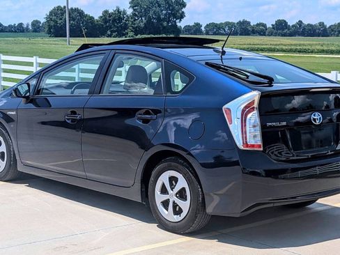 Used 2014 Toyota Prius Four w/ Solar Roof Package FWD image 9