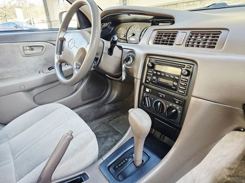 Used 2001 Toyota Camry LE image 14