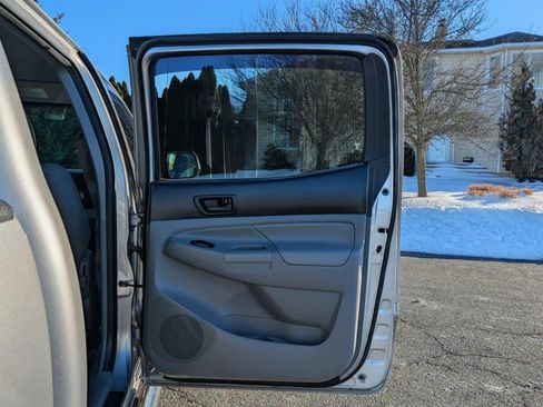 Used 2014 Toyota Tacoma 4x4 Double Cab image 12