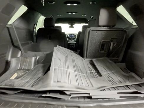 Used 2023 Chevrolet Traverse LT FWD image 13