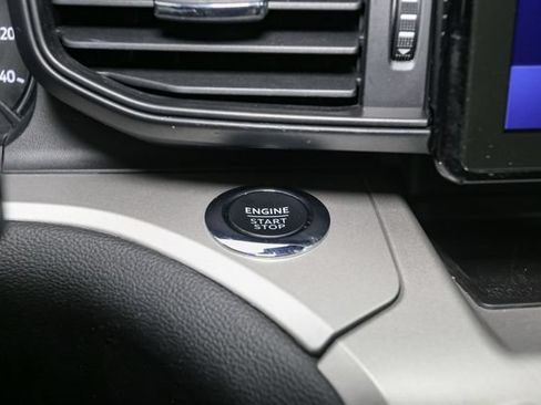 Used 2023 Ford Explorer XLT AWD/4WD image 28