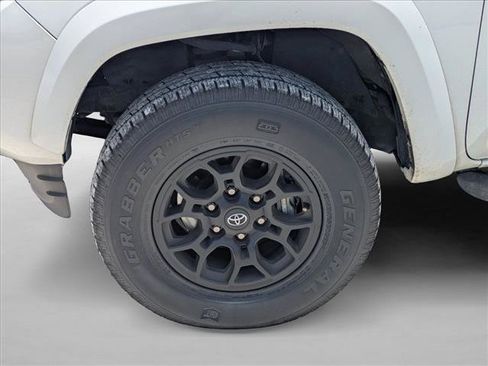 Used 2022 Toyota Tacoma SR5 w/ Technology Package RWD image 10