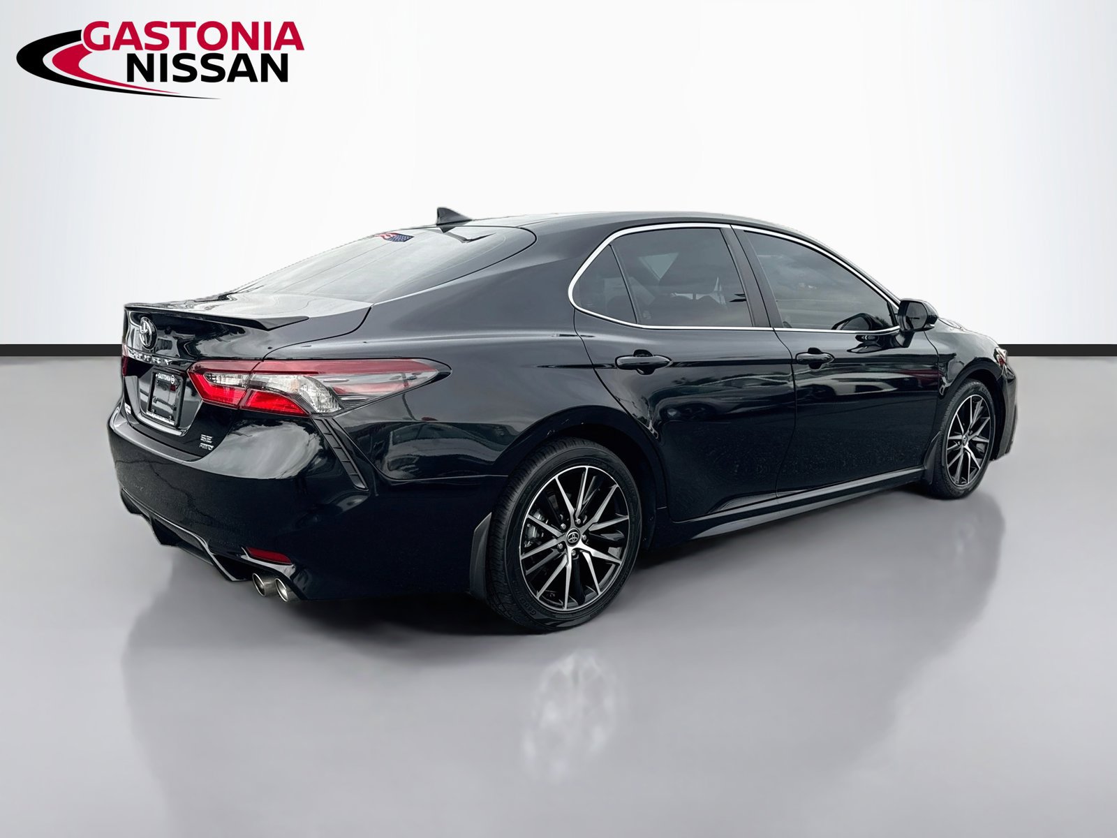 Used 2024 Toyota Camry SE w/ Cold Weather Package AWD/4WD image 9