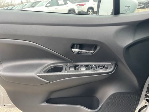 Used 2025 Nissan Versa SV image 18